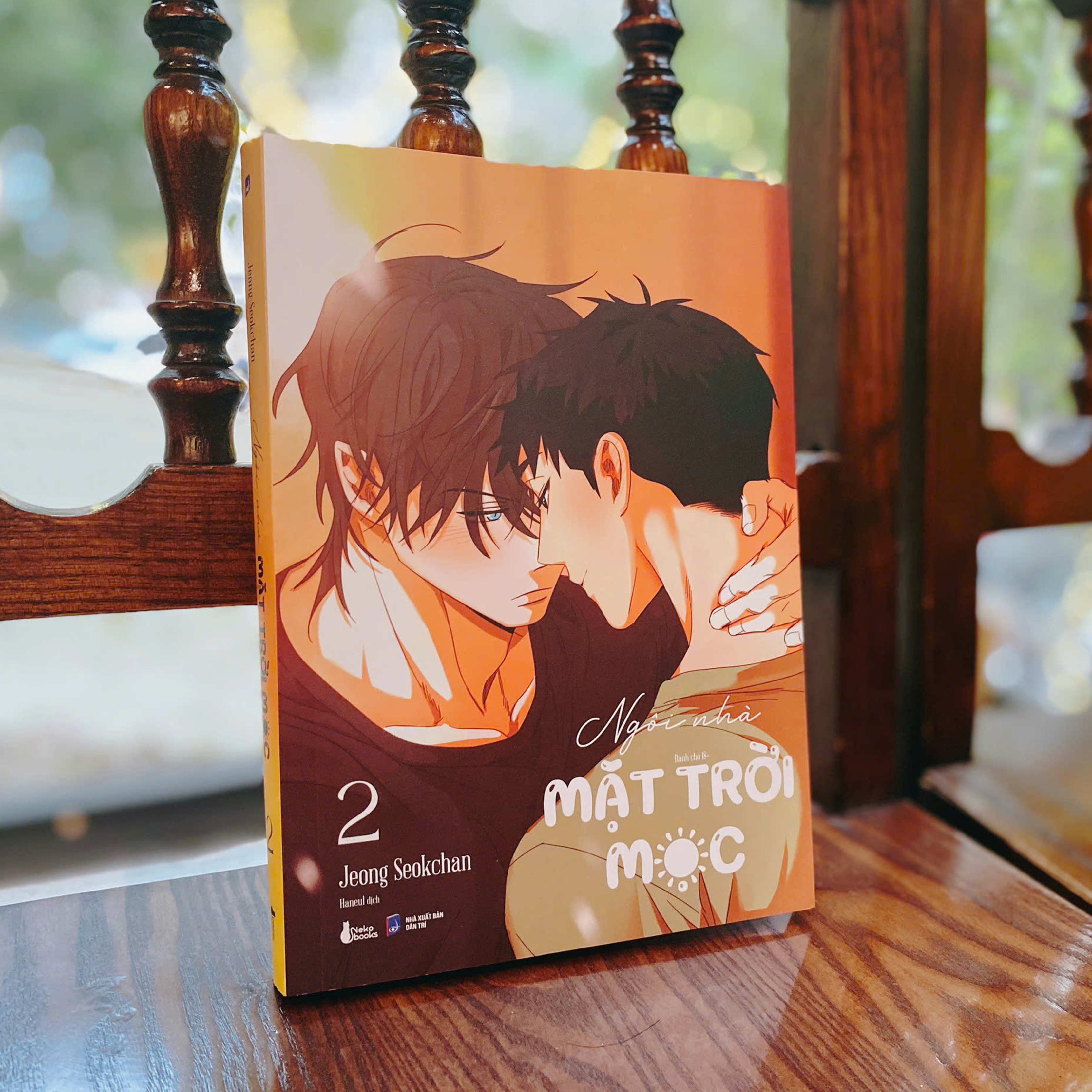 Bộ
Ngôi Nhà Mặt Trời Mọc - Tập 2 - Bản Đặc Biệt - Tặng Kèm Tấm Sticker “Nhà Chúng Mình” + Standee “Công Chúa Hai Cọng Tóc” + Pop Socket “Công Chúa Hai Cọng Tóc” + Card PVC “Chuyện Đôi Ta” - Ảnh 6