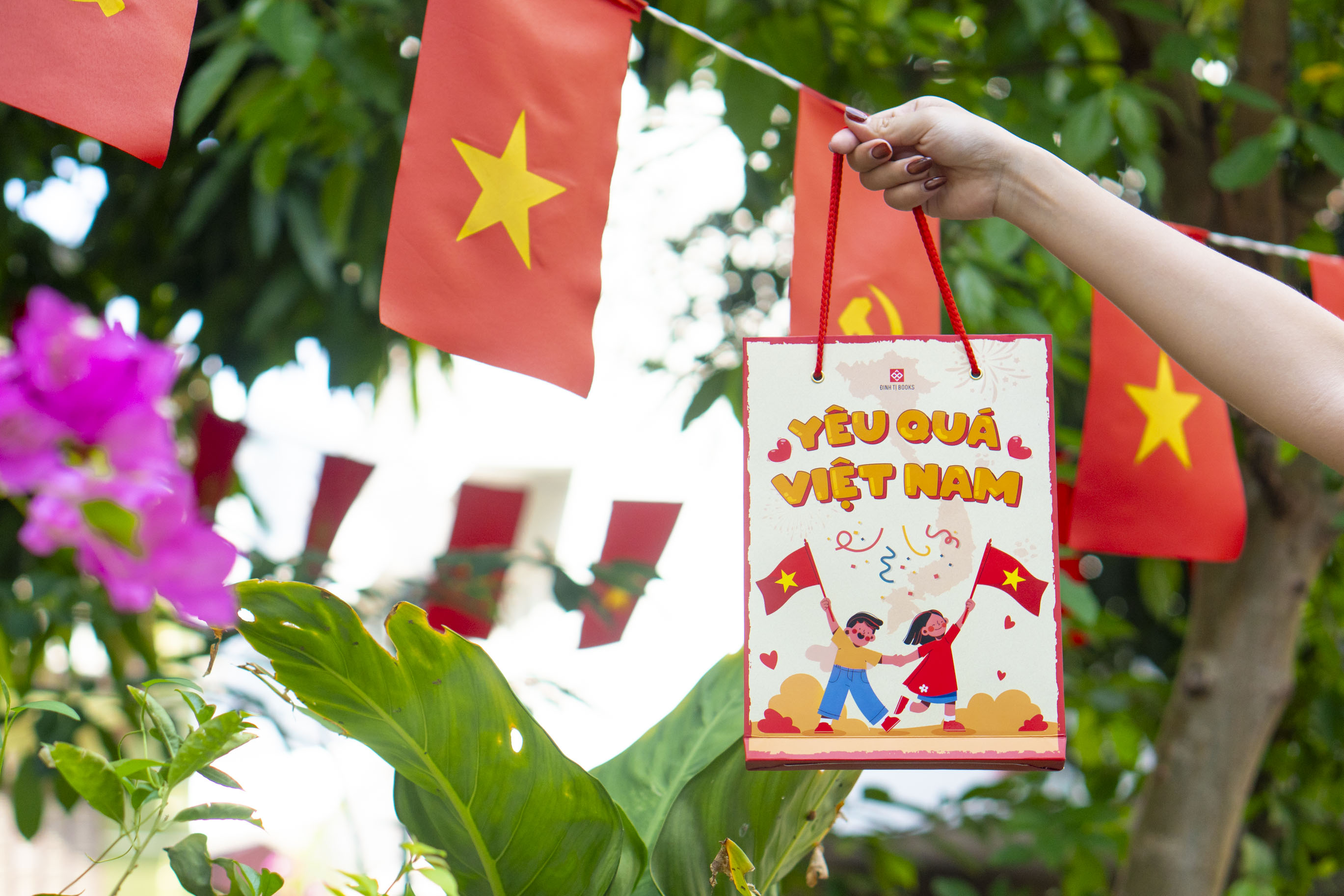 Bộ Sách Yêu Quá Việt Nam (Bộ 6 Cuốn) - Tặng Kèm Túi Đựng + Sticker + Bản Đồ Việt Nam - Ảnh 8