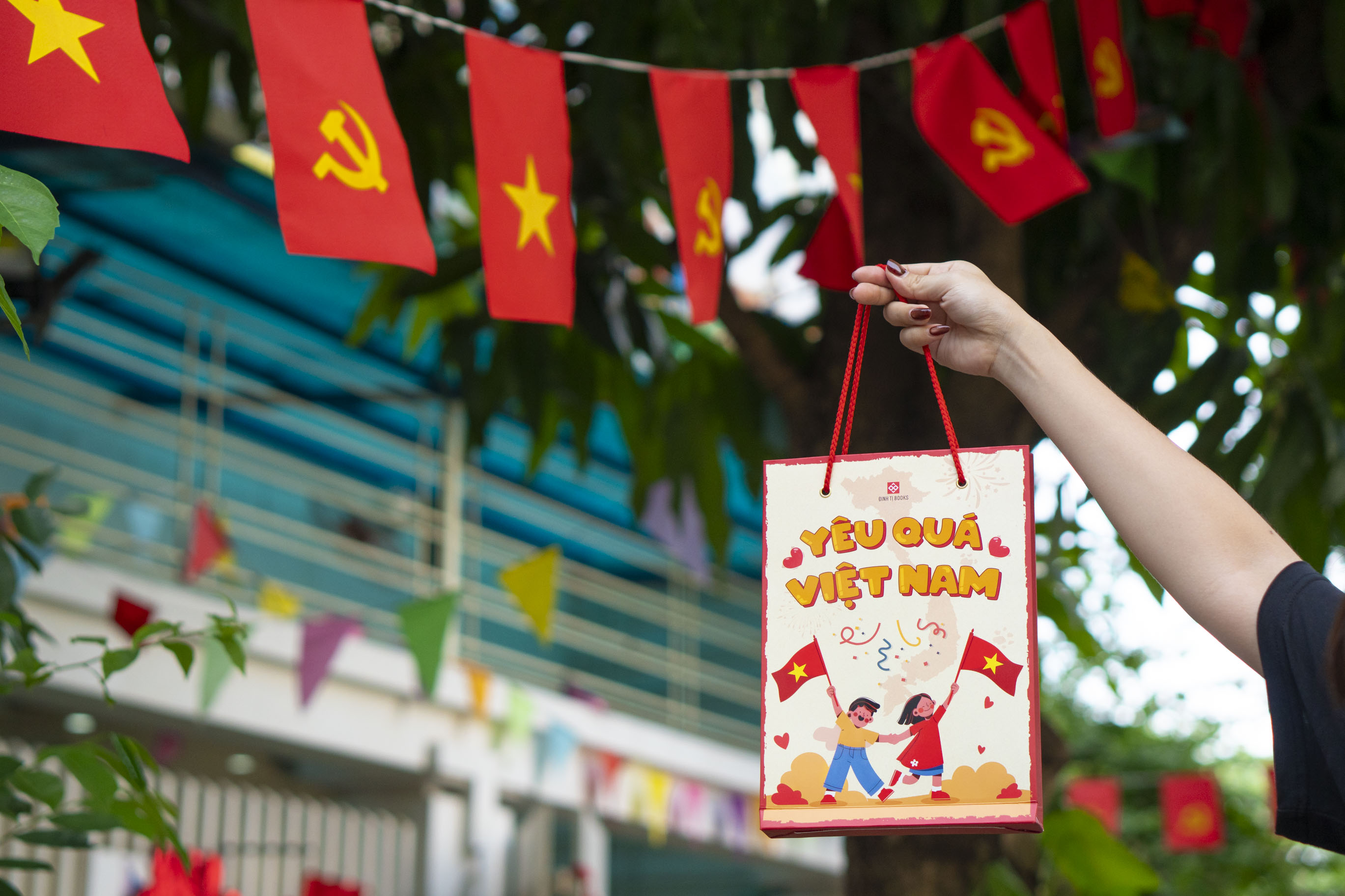 Bộ Sách Yêu Quá Việt Nam (Bộ 6 Cuốn) - Tặng Kèm Túi Đựng + Sticker + Bản Đồ Việt Nam - Ảnh 9