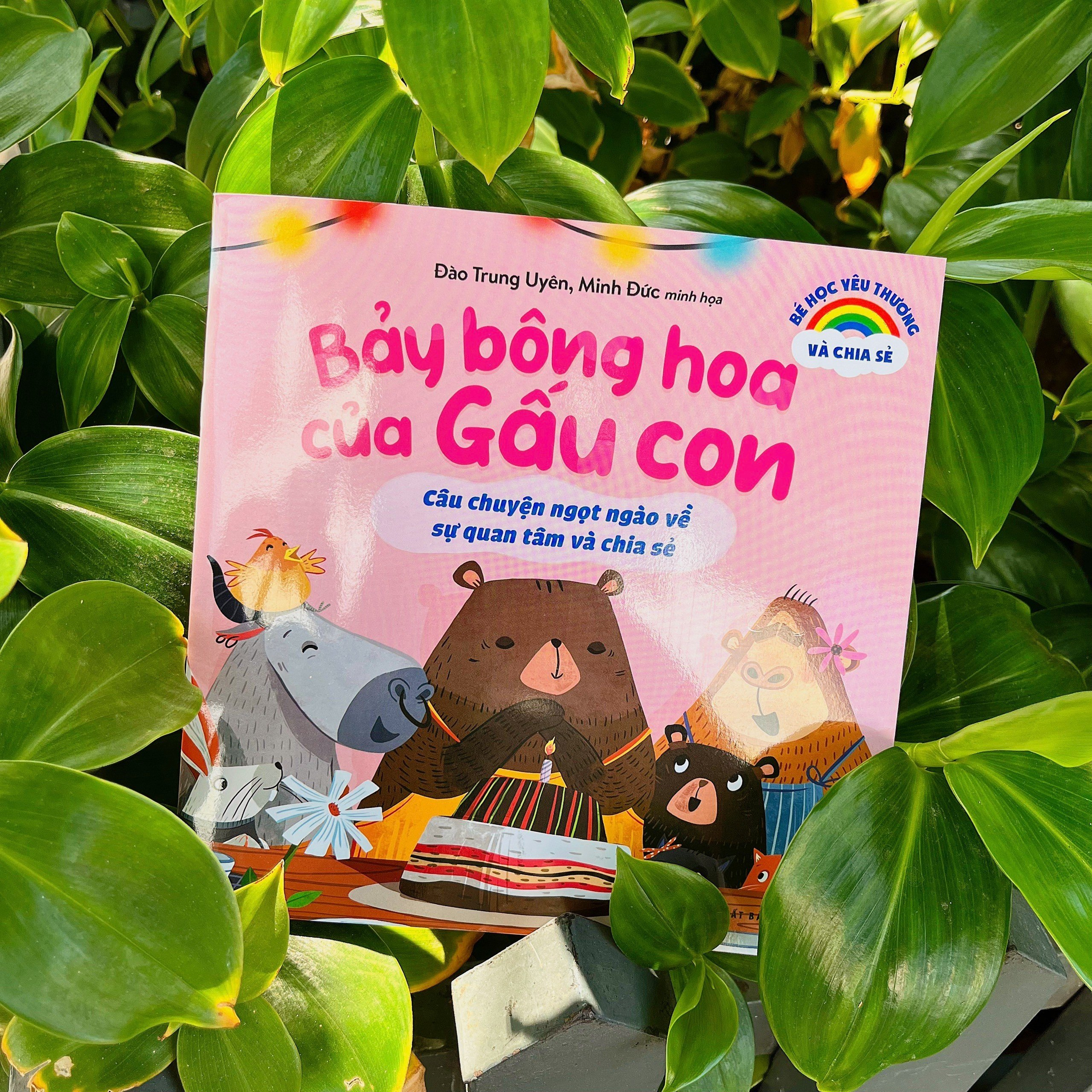combo sách bé học yêu thương và chia sẻ - ai là siêu sao? + bảy bông hoa của gấu con + cho khủng long chơi với! (bộ 3 cuốn) - Ảnh 6