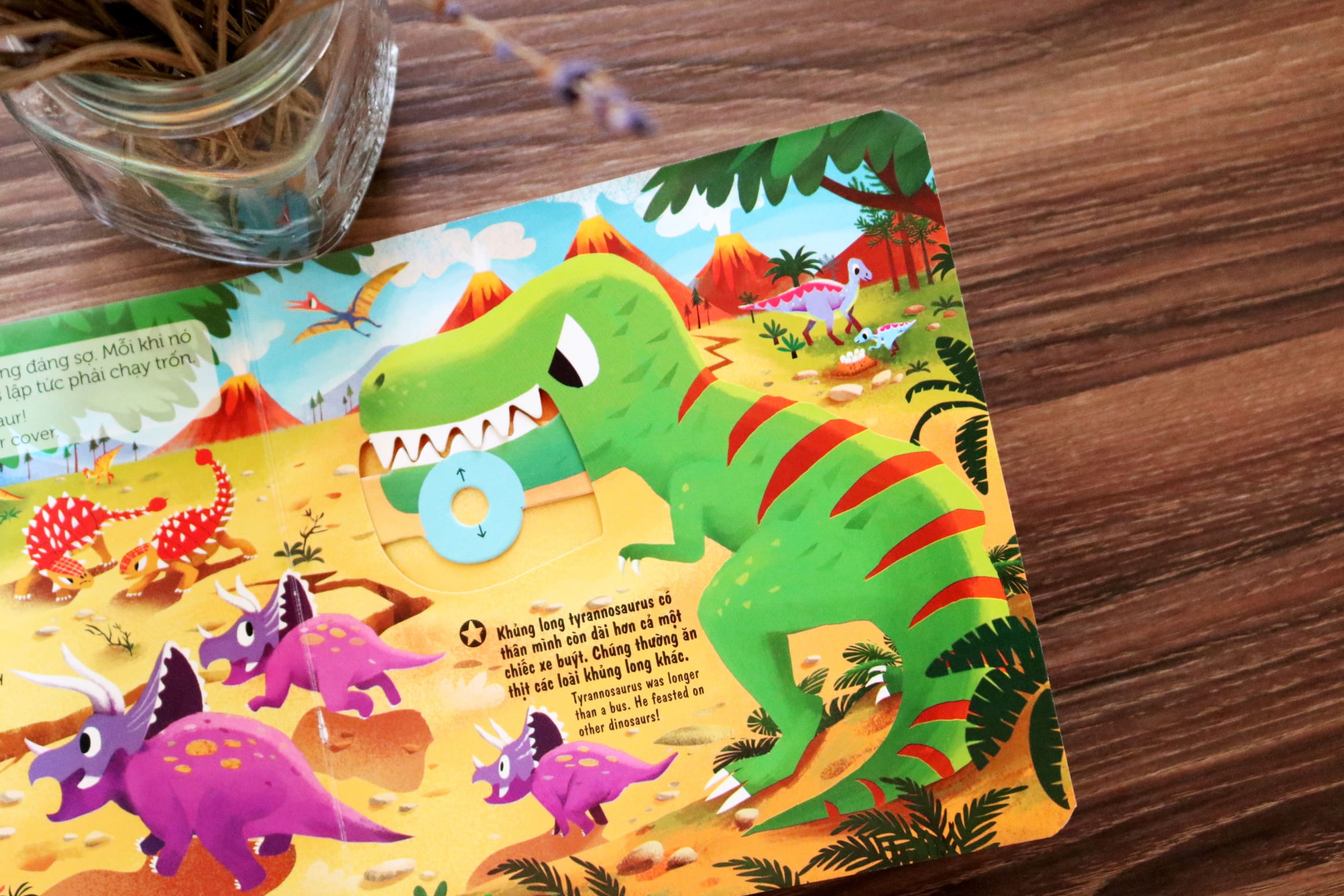 sách chuyển động - first explorers - dinosaurs - các loài khủng long - Ảnh 7