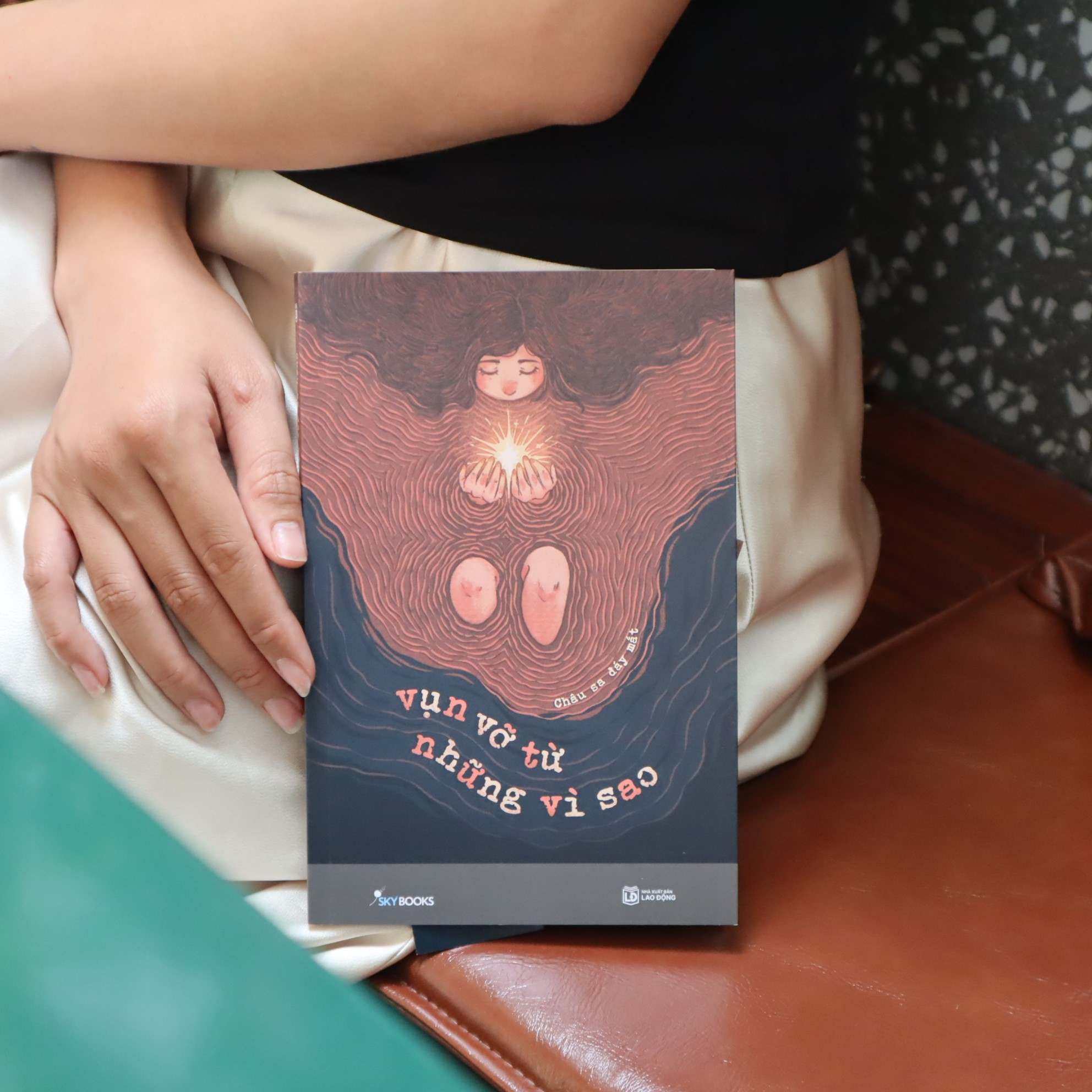vụn vỡ từ những vì sao - bản đặc biệt - tặng kèm bookmark + postcard - Ảnh 5